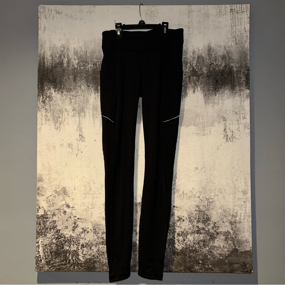 Lululemon Athletica Speed Up Tight Size 4 and 28" in Black